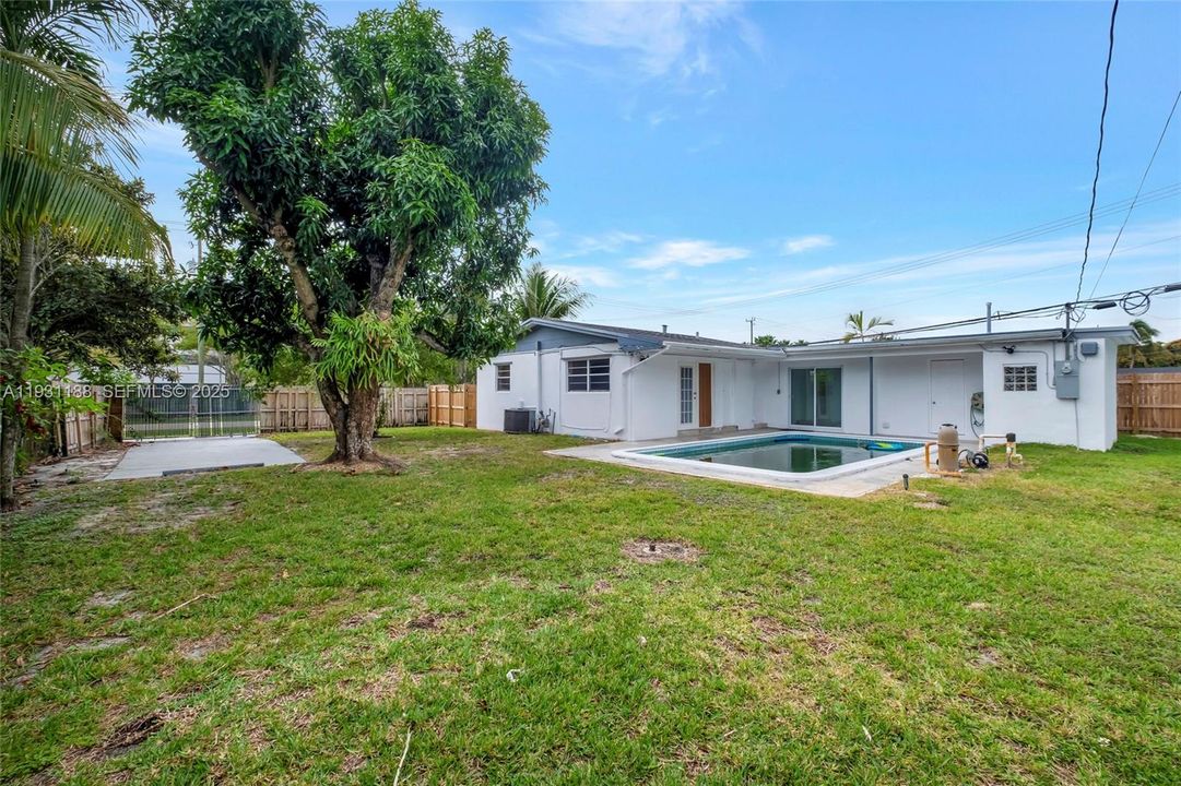 For Sale: $499,900 (3 beds, 2 baths, 1168 Square Feet)