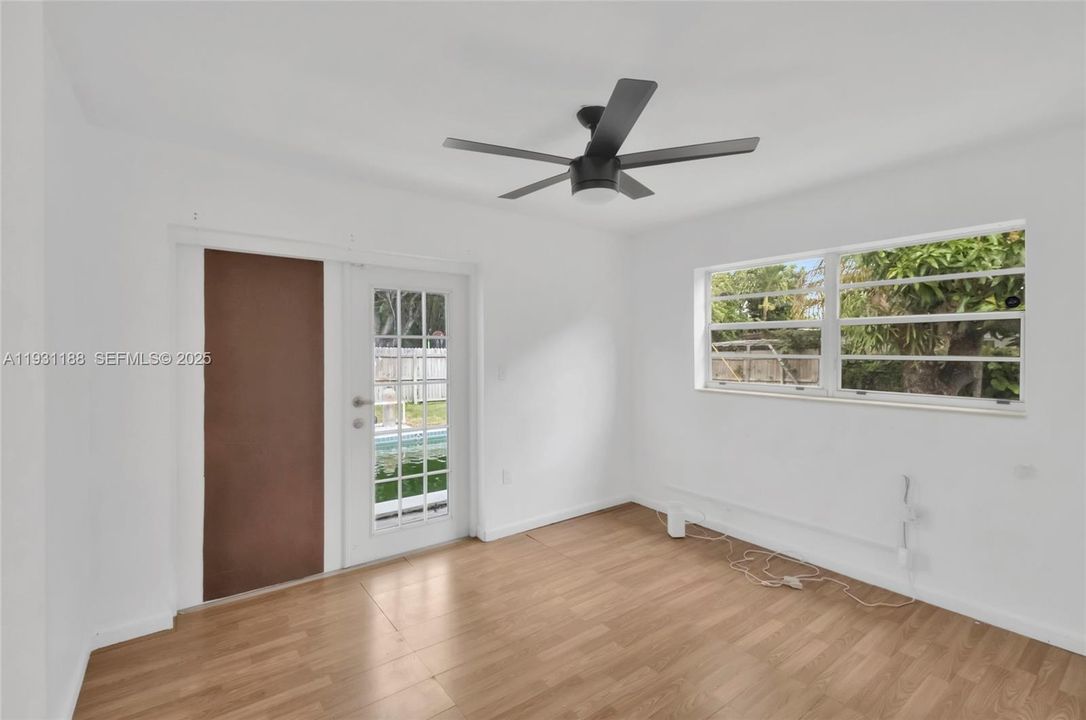 For Sale: $499,900 (3 beds, 2 baths, 1168 Square Feet)