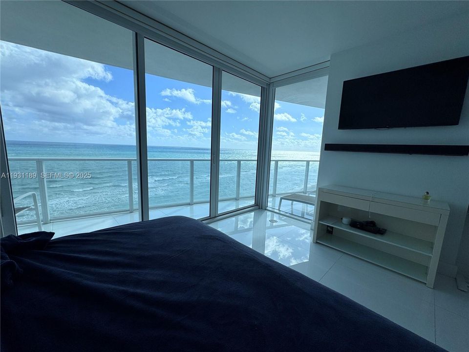 出租: $10,500 (3 贝兹, 3 浴室, 2356 平方英尺)