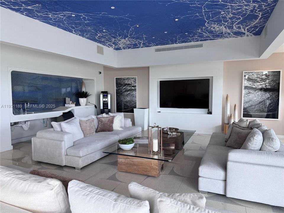 出租: $10,500 (3 贝兹, 3 浴室, 2356 平方英尺)