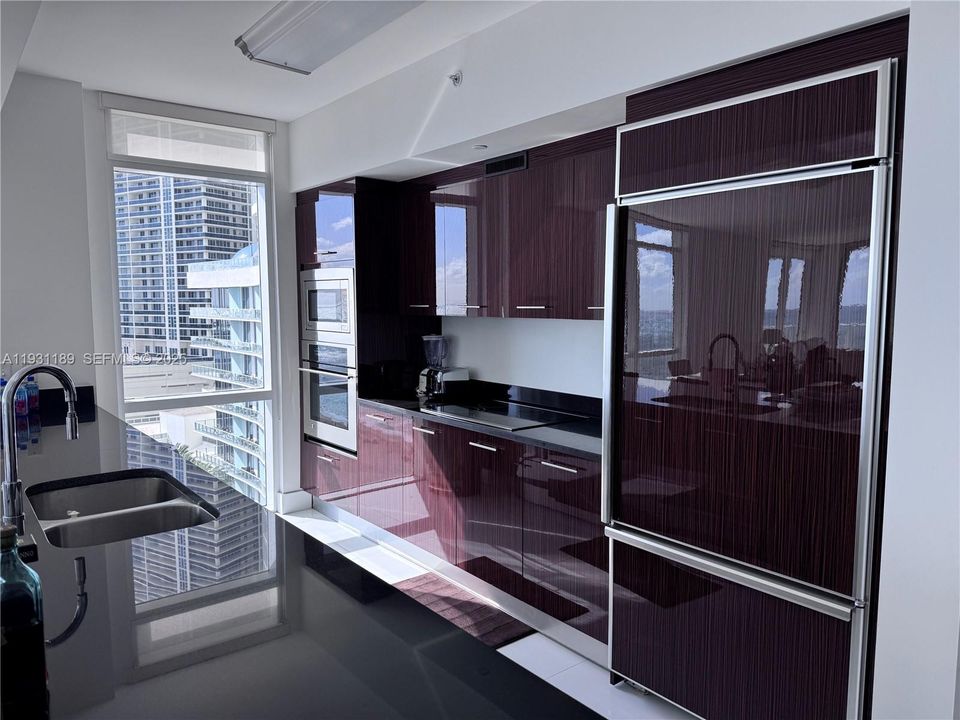 出租: $10,500 (3 贝兹, 3 浴室, 2356 平方英尺)