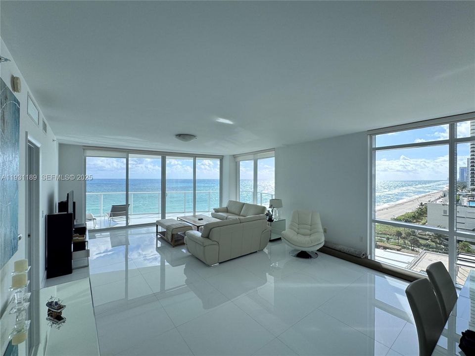 出租: $10,500 (3 贝兹, 3 浴室, 2356 平方英尺)