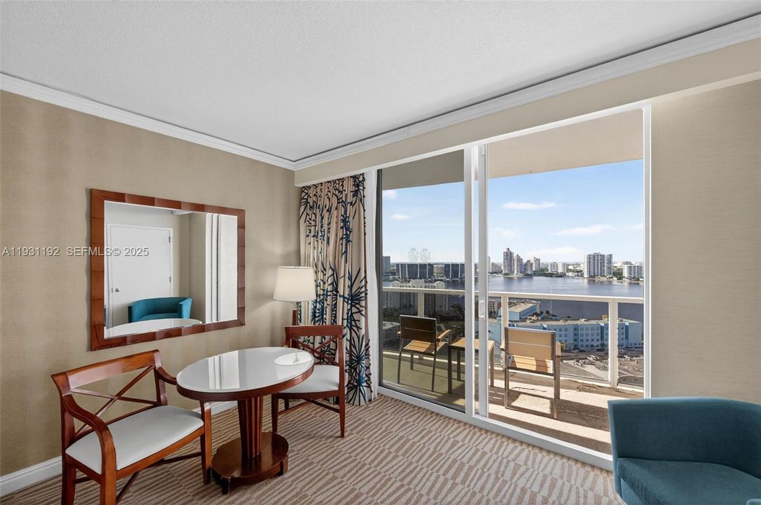 For Sale: $299,000 (0 beds, 1 baths, 551 Square Feet)