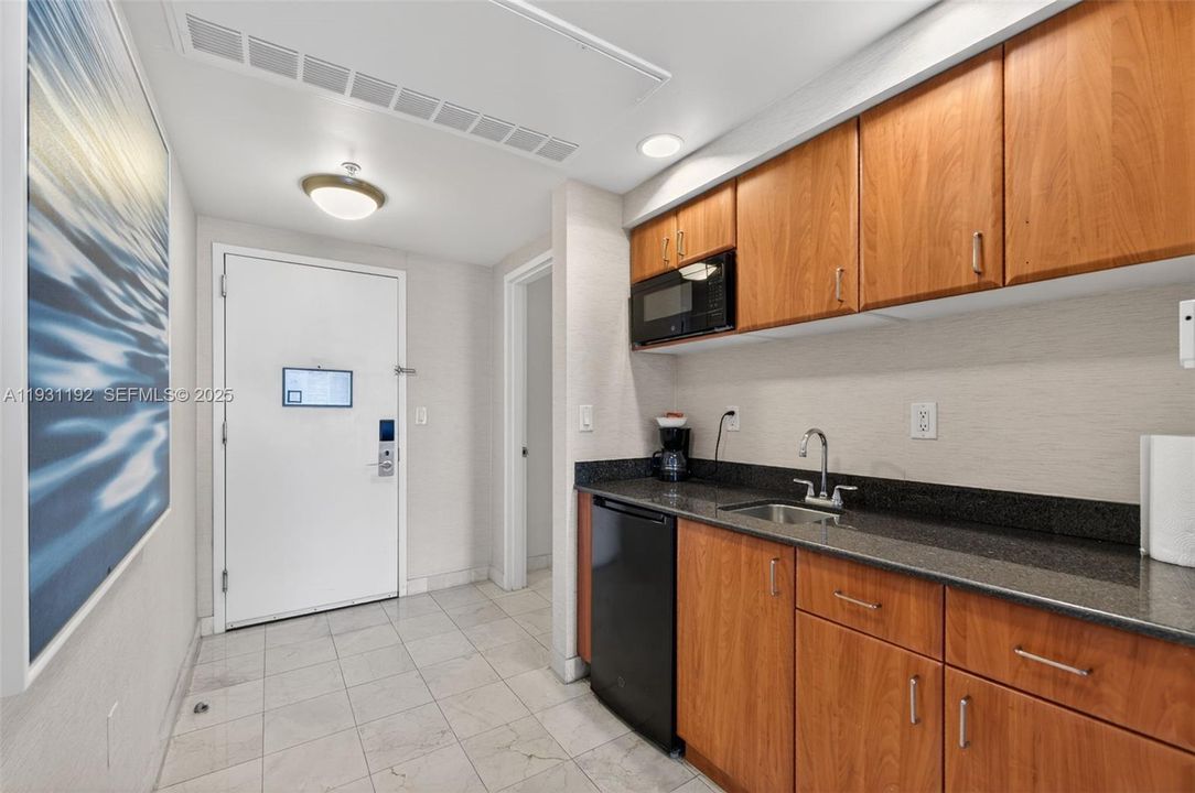For Sale: $299,000 (0 beds, 1 baths, 551 Square Feet)