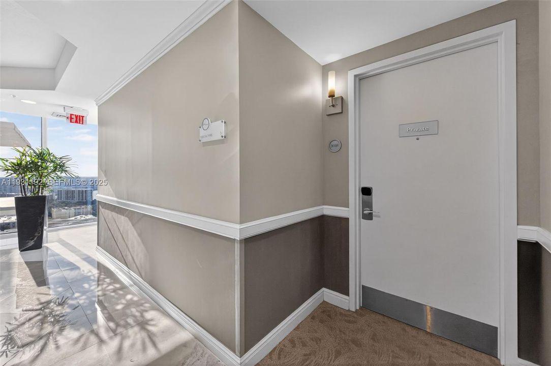 For Sale: $299,000 (0 beds, 1 baths, 551 Square Feet)