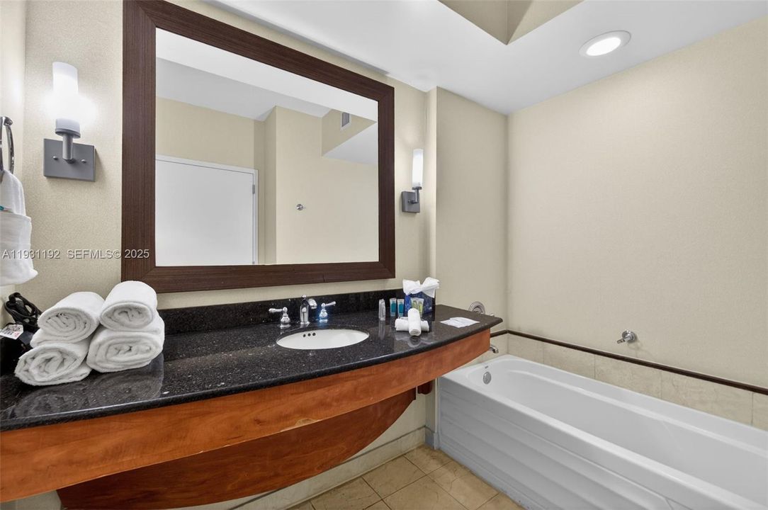 For Sale: $299,000 (0 beds, 1 baths, 551 Square Feet)