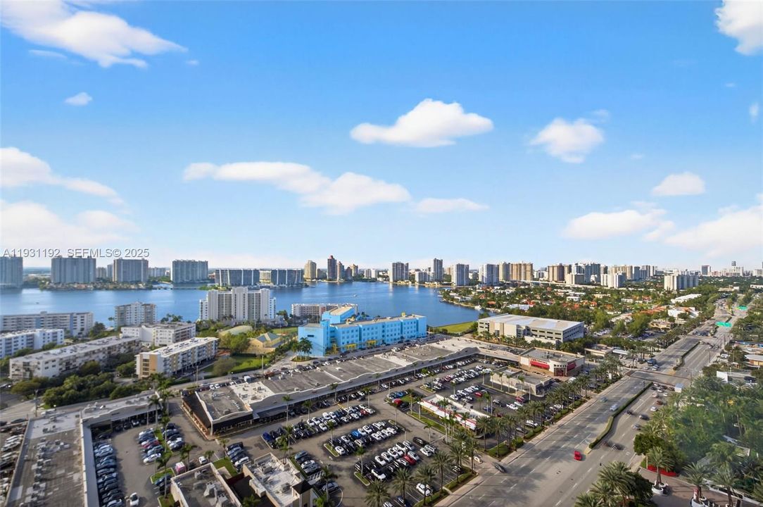 For Sale: $299,000 (0 beds, 1 baths, 551 Square Feet)