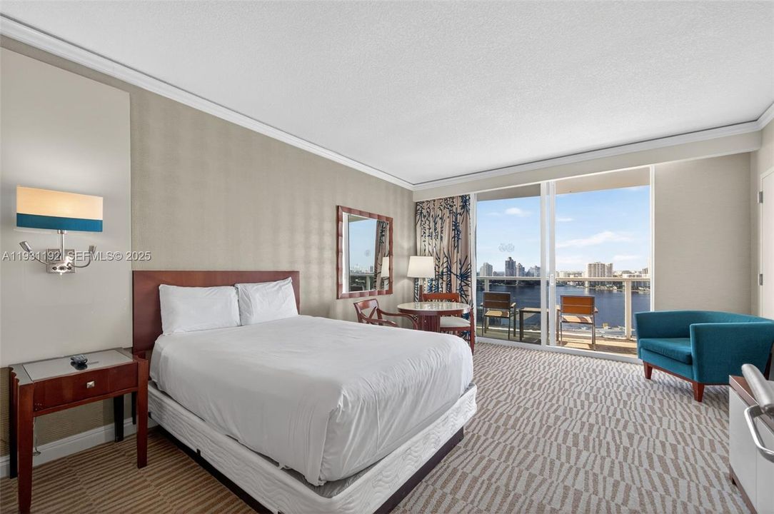 For Sale: $299,000 (0 beds, 1 baths, 551 Square Feet)