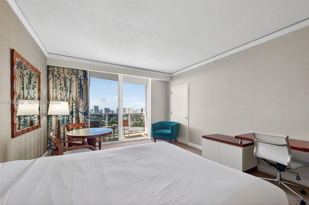 For Sale: $299,000 (0 beds, 1 baths, 551 Square Feet)