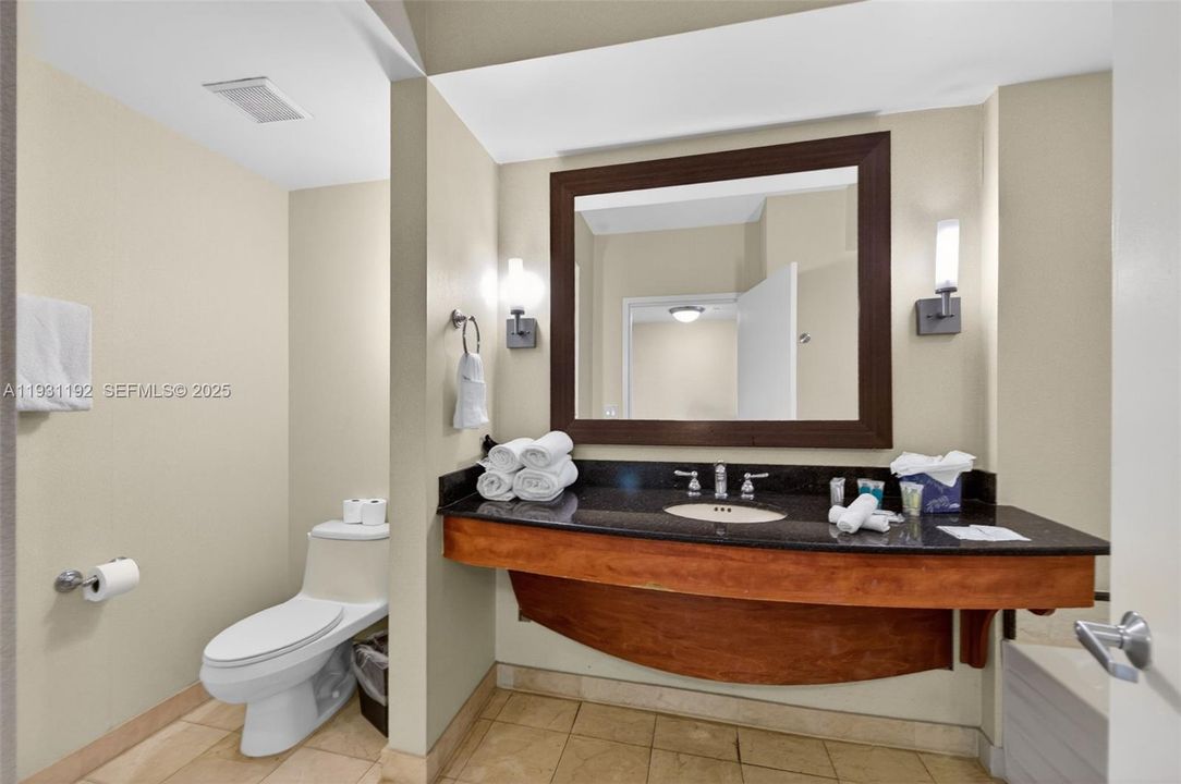 For Sale: $299,000 (0 beds, 1 baths, 551 Square Feet)