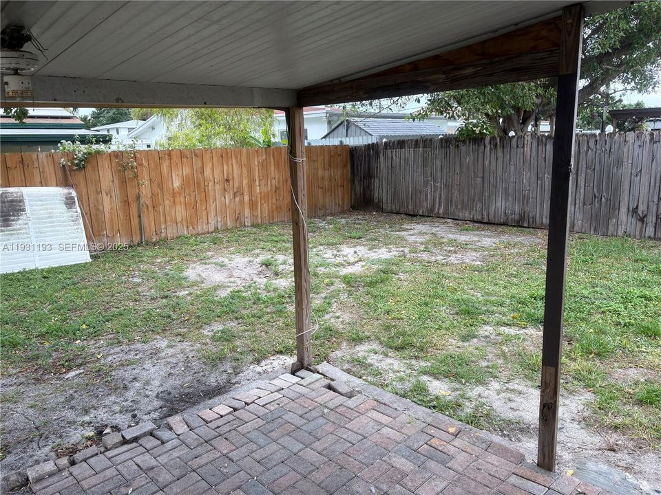 For Rent: $2,800 (2 beds, 1 baths, 1012 Square Feet)