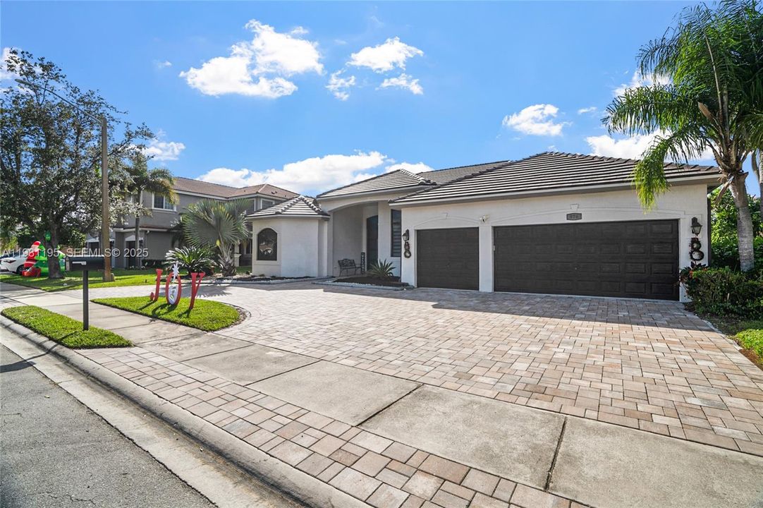 На продажу: $985,000 (4 спален, 3 ванн, 2957 Квадратных фут)