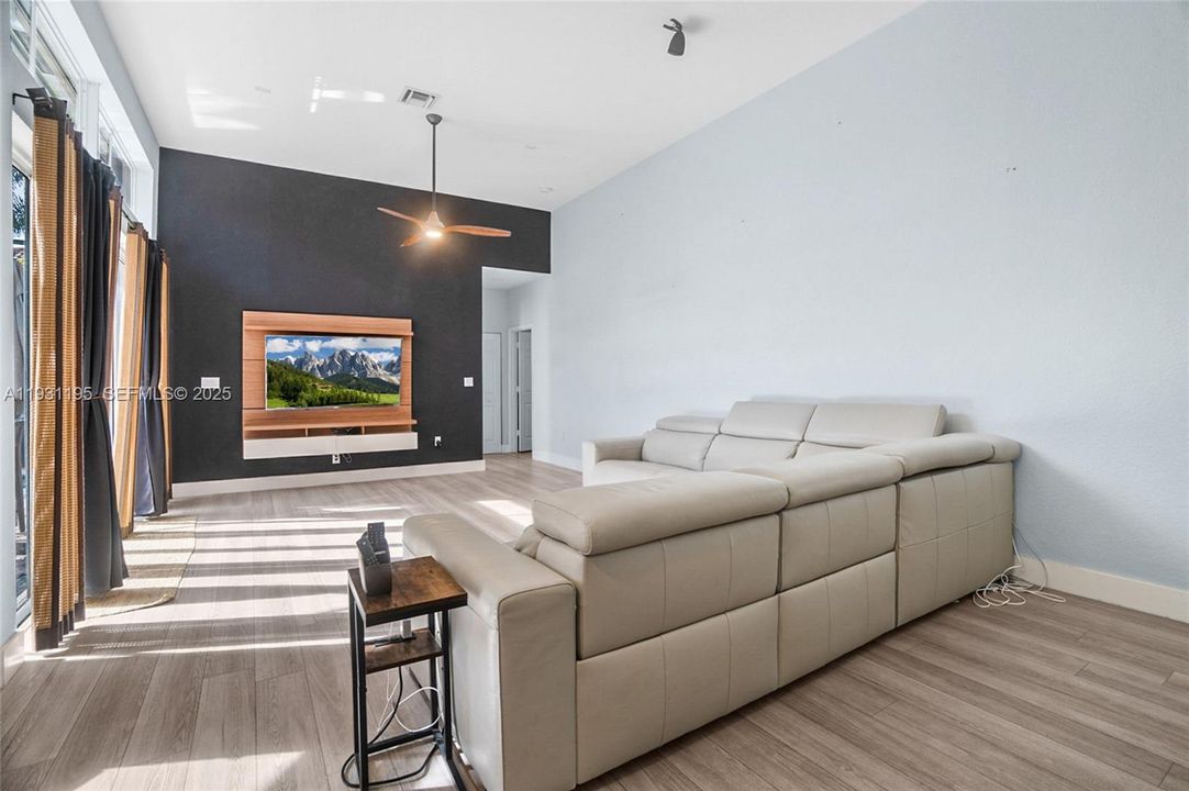 На продажу: $985,000 (4 спален, 3 ванн, 2957 Квадратных фут)