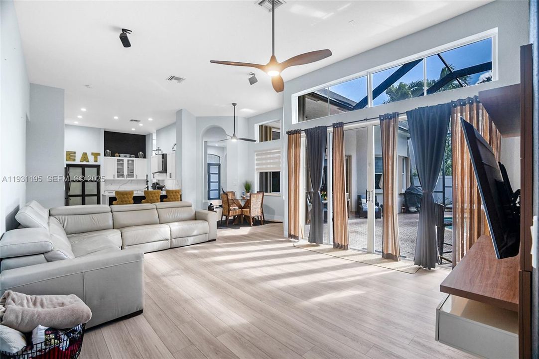 На продажу: $985,000 (4 спален, 3 ванн, 2957 Квадратных фут)