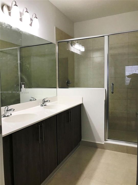 For Rent: $2,600 (3 beds, 2 baths, 1428 Square Feet)