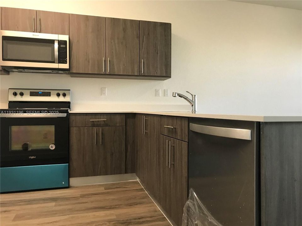 For Rent: $2,600 (3 beds, 2 baths, 1428 Square Feet)