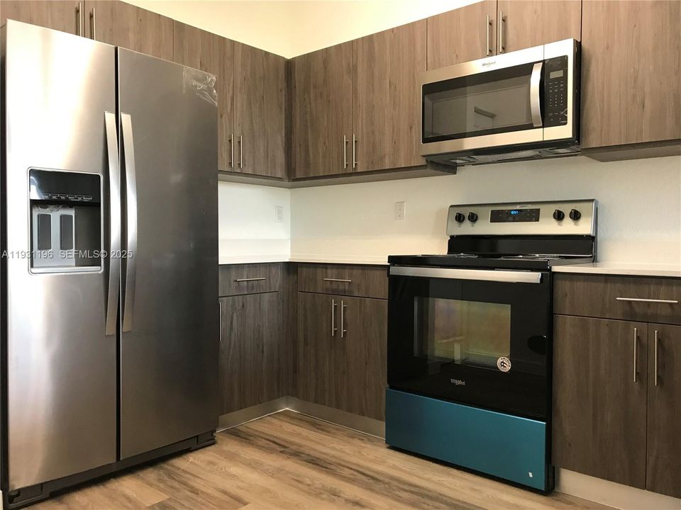For Rent: $2,600 (3 beds, 2 baths, 1428 Square Feet)