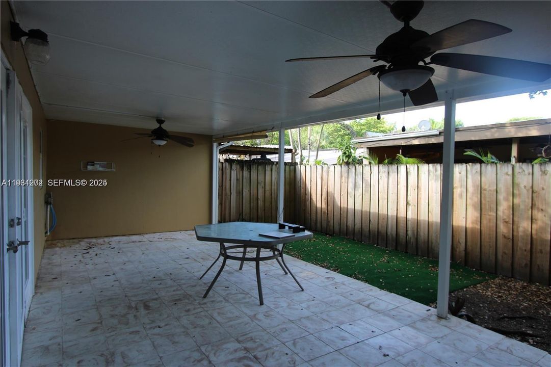 出租: $3,100 (3 贝兹, 2 浴室, 1460 平方英尺)