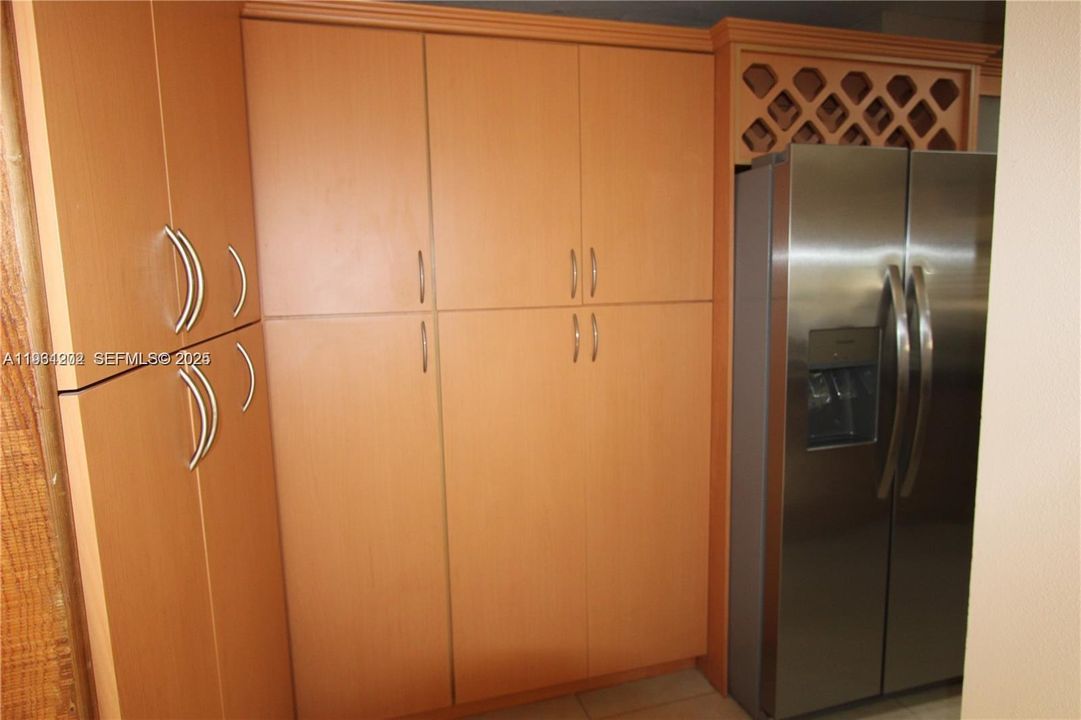 出租: $3,100 (3 贝兹, 2 浴室, 1460 平方英尺)