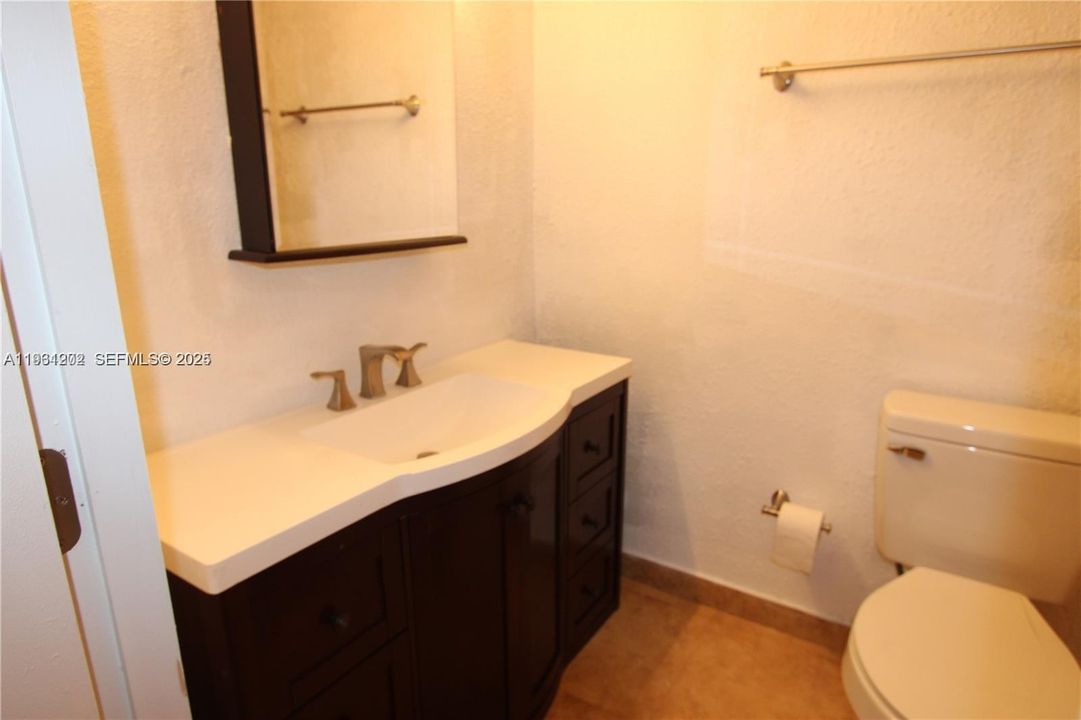 出租: $3,100 (3 贝兹, 2 浴室, 1460 平方英尺)