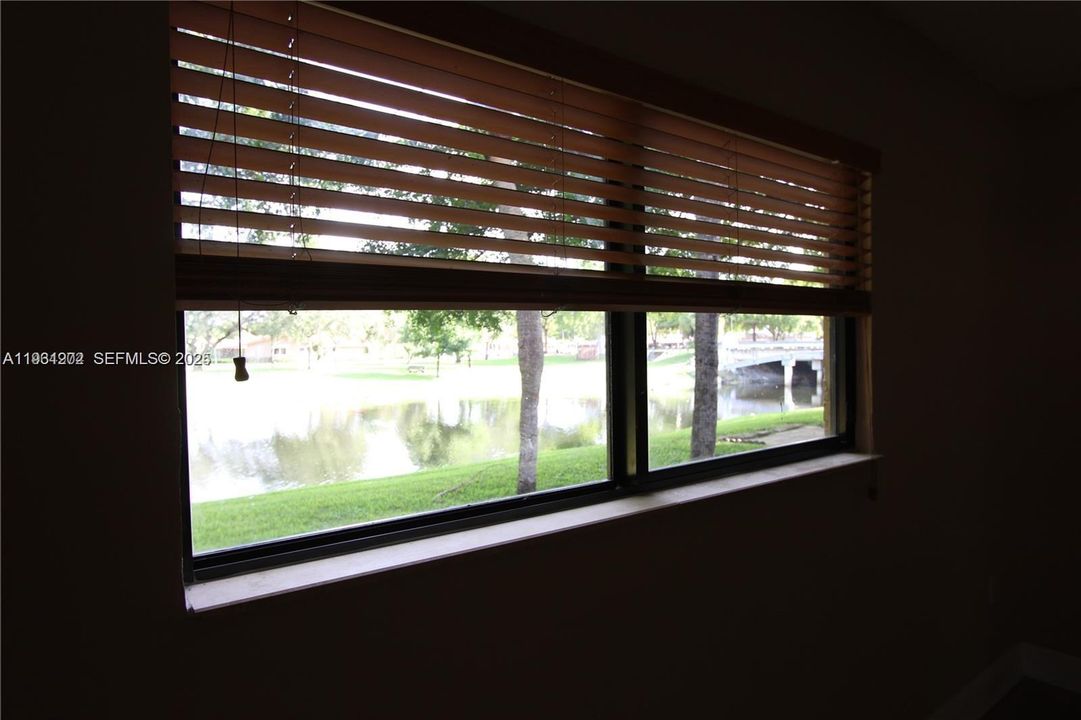 出租: $3,100 (3 贝兹, 2 浴室, 1460 平方英尺)