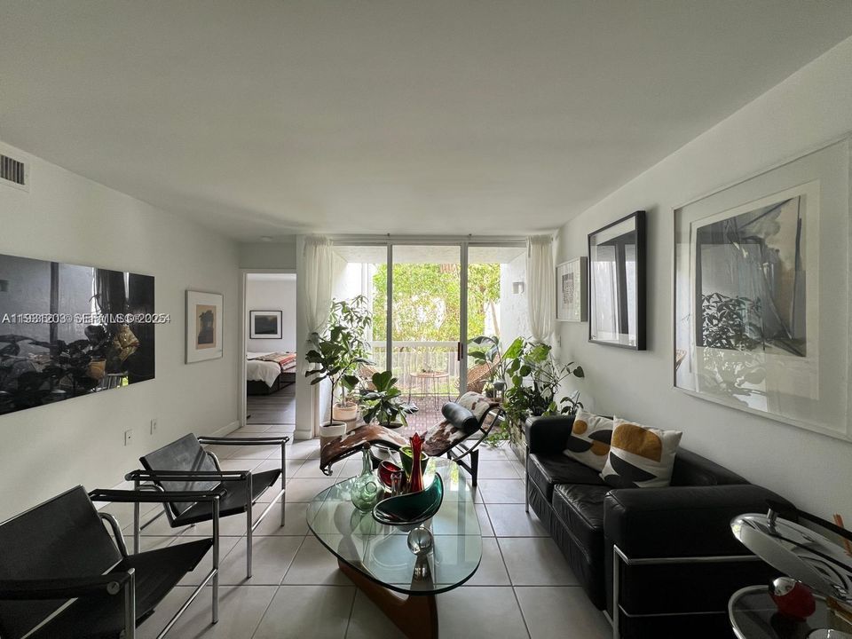 На продажу: $310,000 (1 спален, 1 ванн, 899 Квадратных фут)