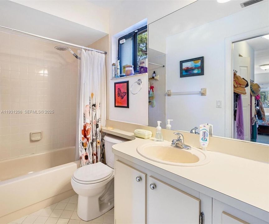 For Rent: $2,600 (2 beds, 2 baths, 1136 Square Feet)