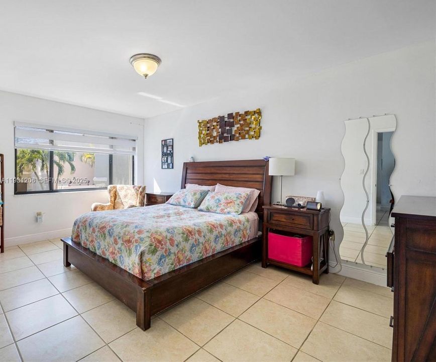 For Rent: $2,600 (2 beds, 2 baths, 1136 Square Feet)