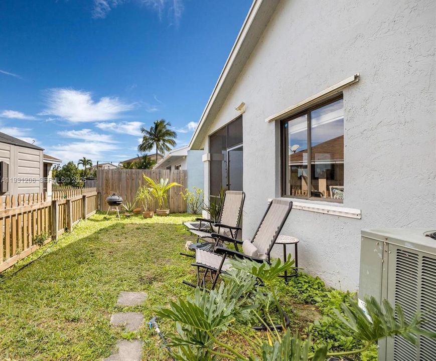 For Rent: $2,600 (2 beds, 2 baths, 1136 Square Feet)