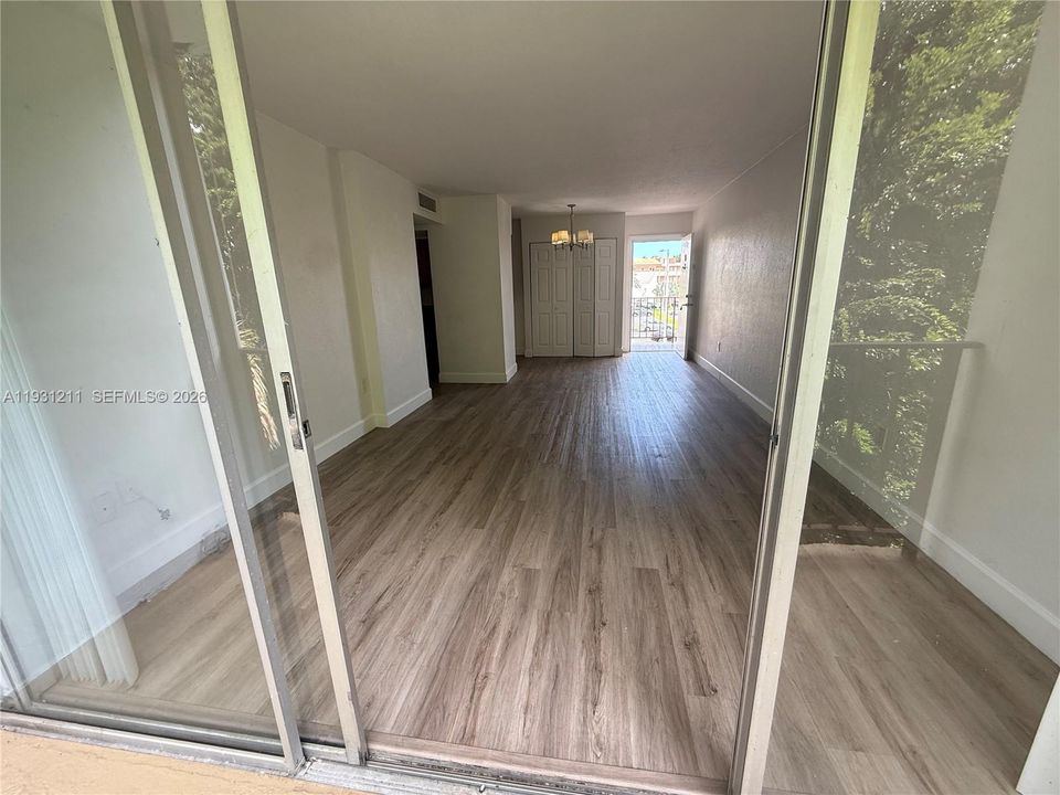 待售: $250,000 (2 贝兹, 1 浴室, 968 平方英尺)