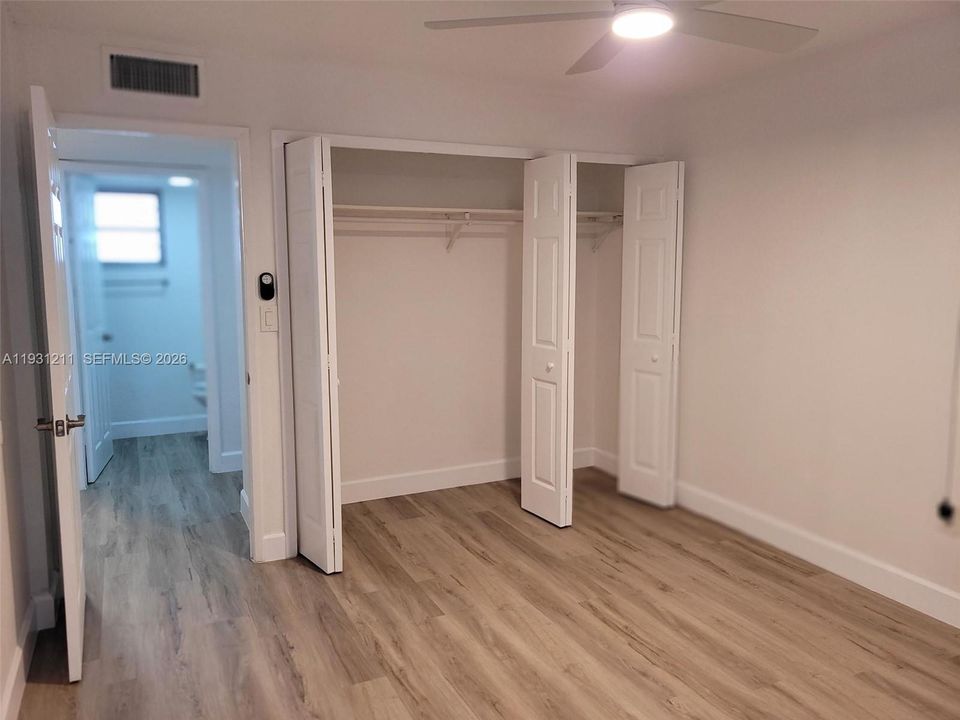 待售: $250,000 (2 贝兹, 1 浴室, 968 平方英尺)