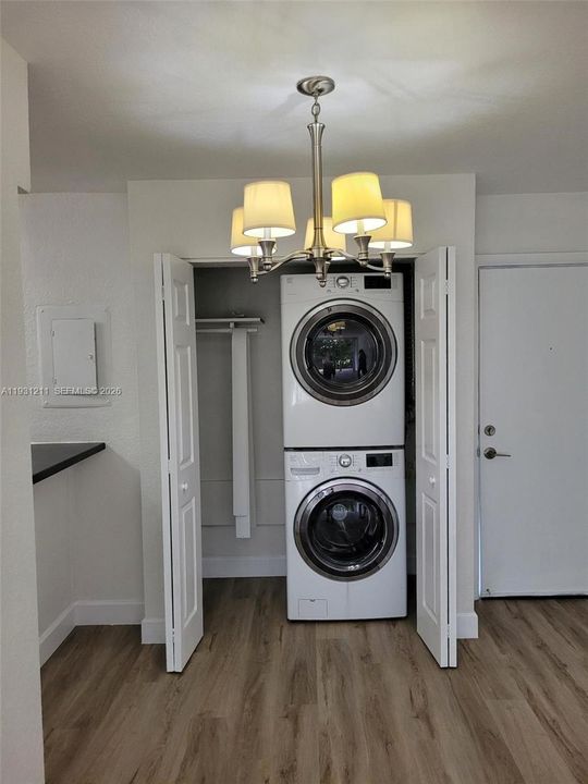 待售: $250,000 (2 贝兹, 1 浴室, 968 平方英尺)