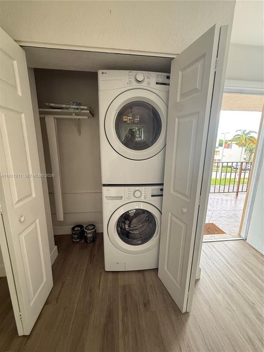 待售: $250,000 (2 贝兹, 1 浴室, 968 平方英尺)