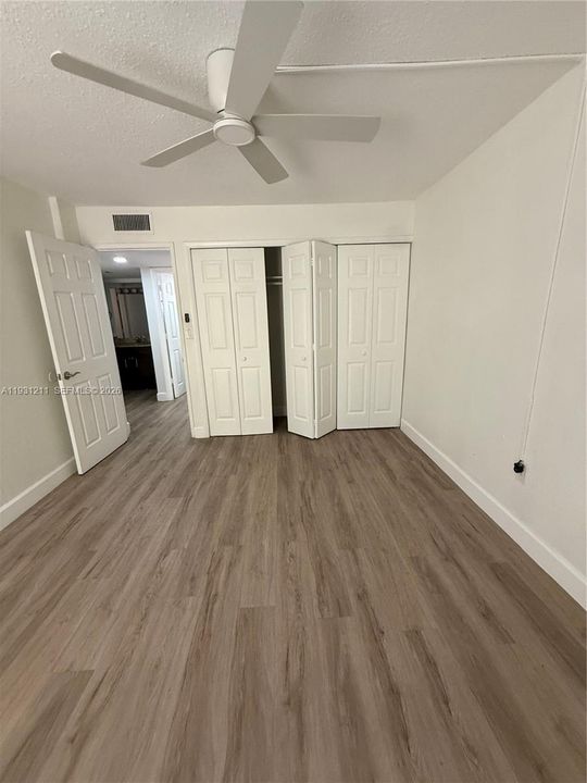 待售: $250,000 (2 贝兹, 1 浴室, 968 平方英尺)