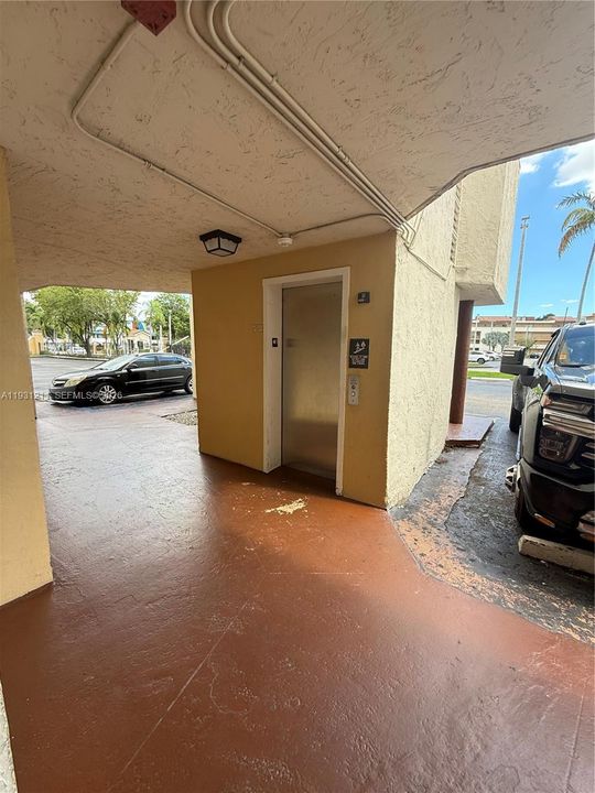 待售: $250,000 (2 贝兹, 1 浴室, 968 平方英尺)