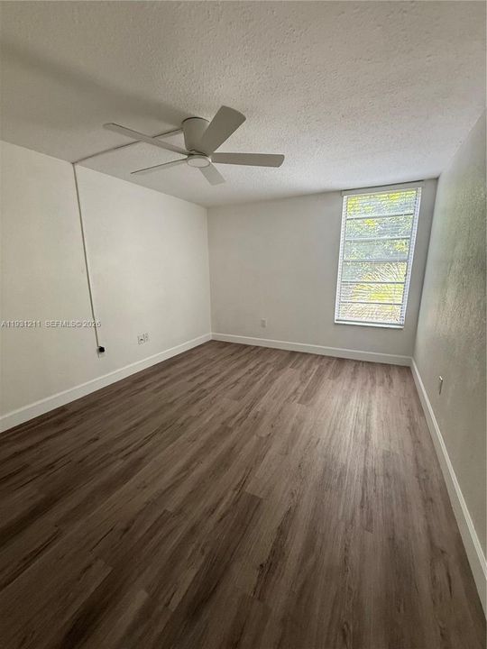 待售: $250,000 (2 贝兹, 1 浴室, 968 平方英尺)