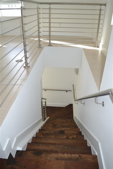 合同活跃: $4,100 (4 贝兹, 3 浴室, 2481 平方英尺)