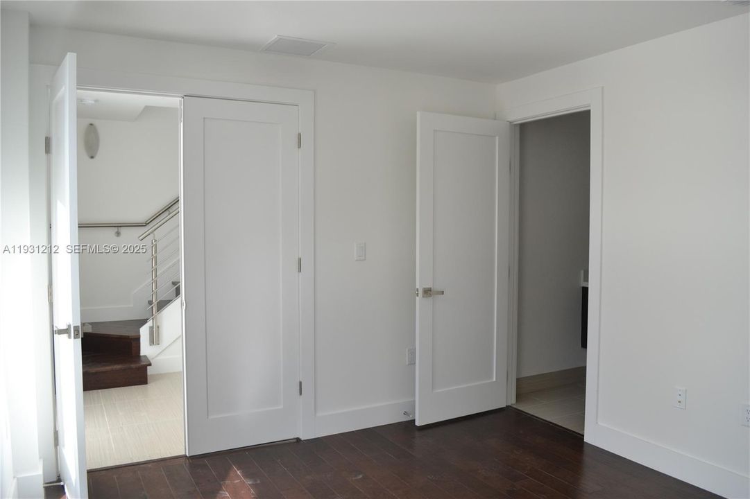 合同活跃: $4,100 (4 贝兹, 3 浴室, 2481 平方英尺)