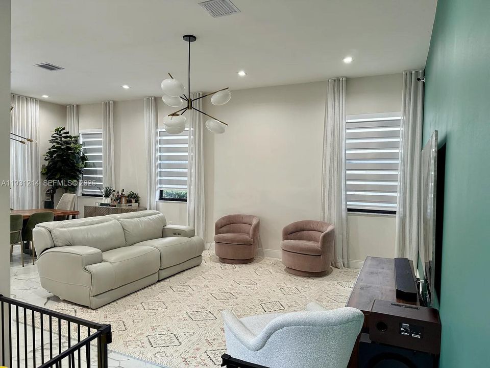 For Rent: $5,950 (3 beds, 3 baths, 2176 Square Feet)