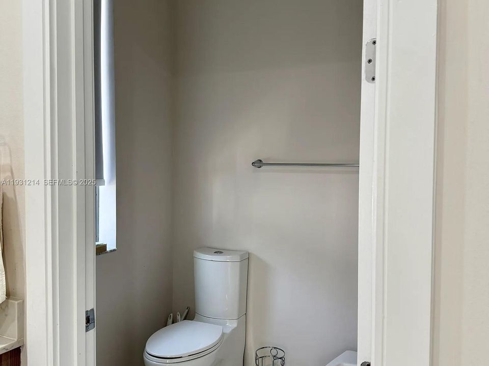 For Rent: $5,950 (3 beds, 3 baths, 2176 Square Feet)