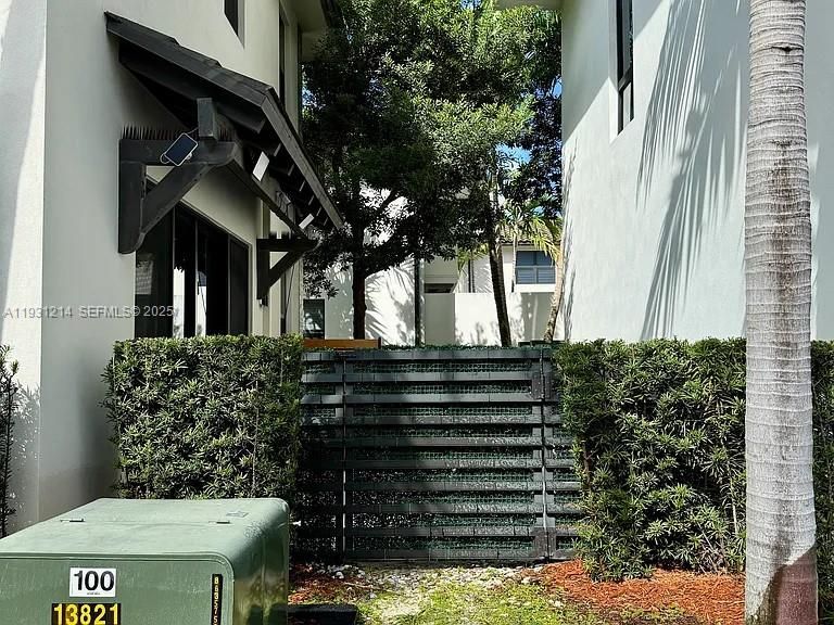 For Rent: $5,950 (3 beds, 3 baths, 2176 Square Feet)