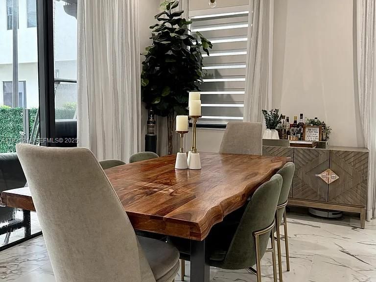 For Rent: $5,950 (3 beds, 3 baths, 2176 Square Feet)