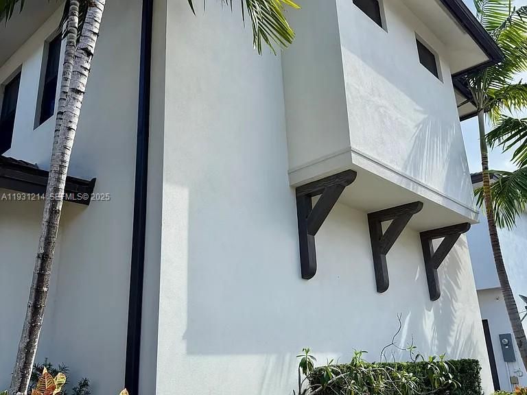 For Rent: $5,950 (3 beds, 3 baths, 2176 Square Feet)