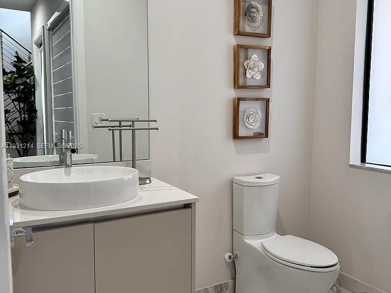 For Rent: $5,950 (3 beds, 3 baths, 2176 Square Feet)