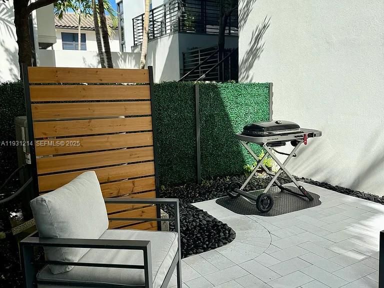 For Rent: $5,950 (3 beds, 3 baths, 2176 Square Feet)