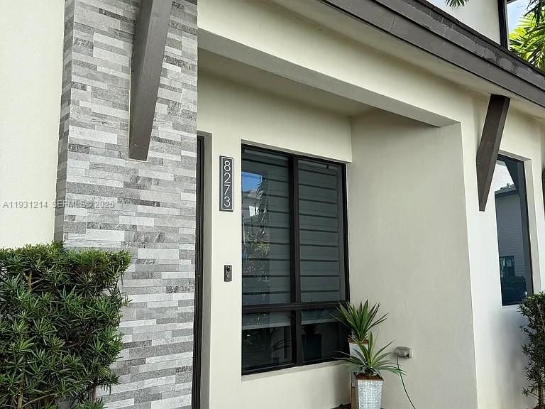 For Rent: $5,950 (3 beds, 3 baths, 2176 Square Feet)