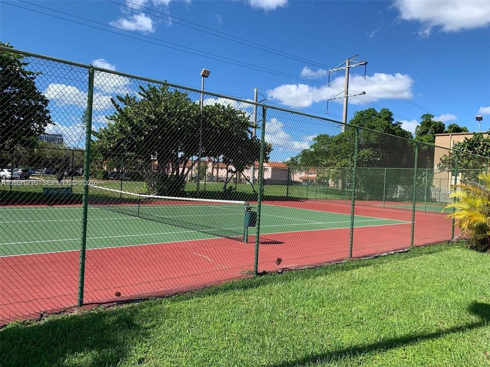 For Rent: $2,350 (2 beds, 2 baths, 1040 Square Feet)