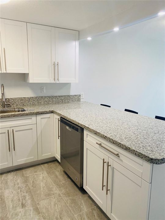 For Rent: $2,350 (2 beds, 2 baths, 1040 Square Feet)