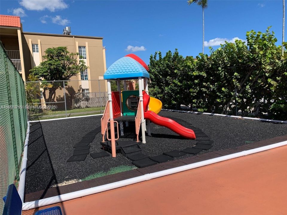 For Rent: $2,350 (2 beds, 2 baths, 1040 Square Feet)