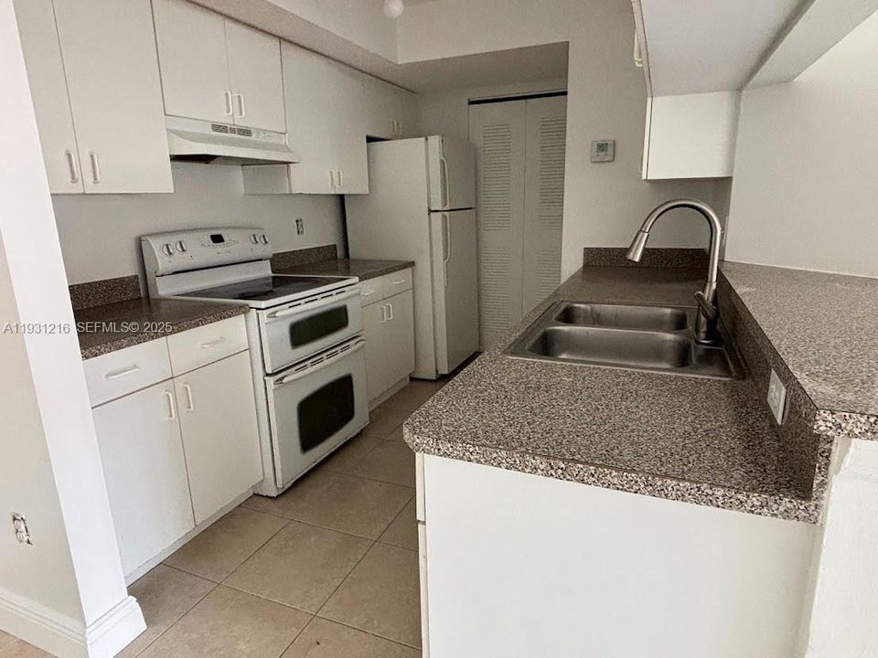 出租: $2,199 (2 贝兹, 2 浴室, 820 平方英尺)